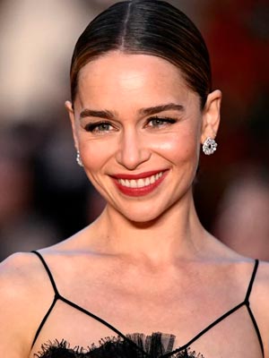 Эмилия Кларк в роли Беа